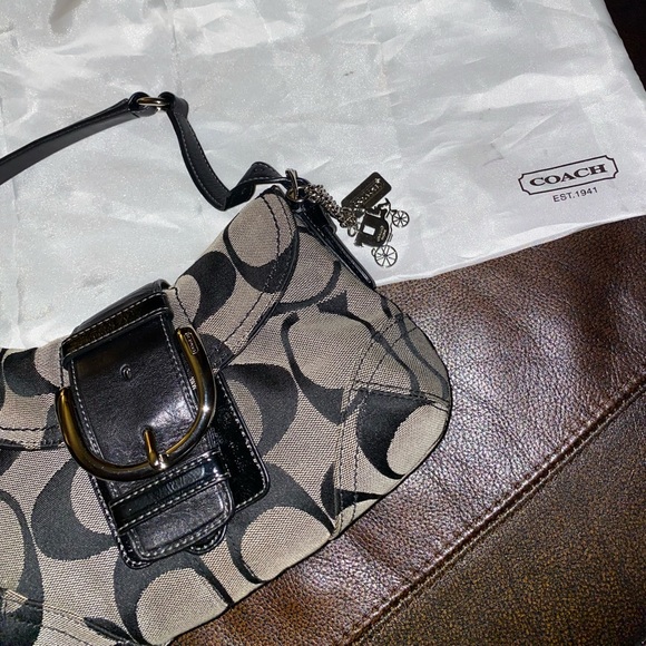 COACH - Logo Shoulder Bag - Picture 4 of 5